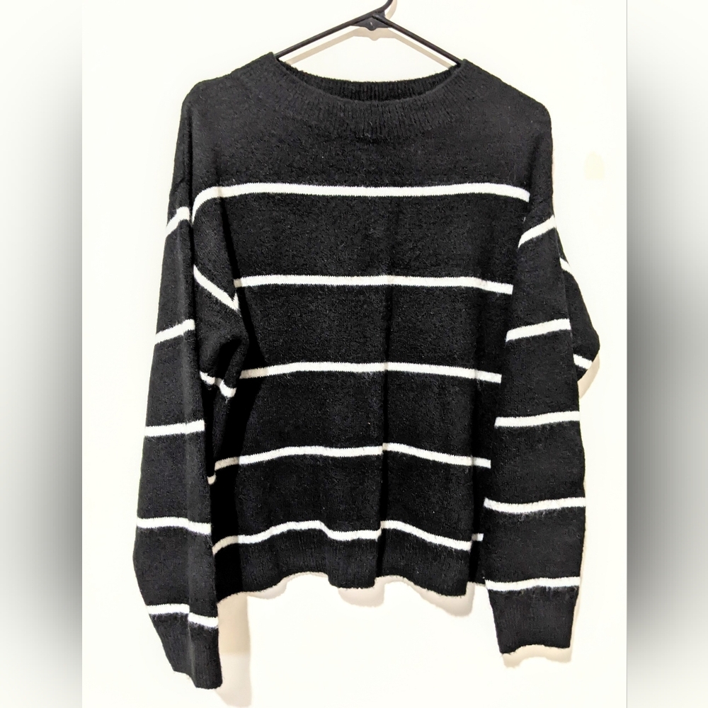 H&m black white stripe cozy comfy warm wool sweater sz small scoop neck
